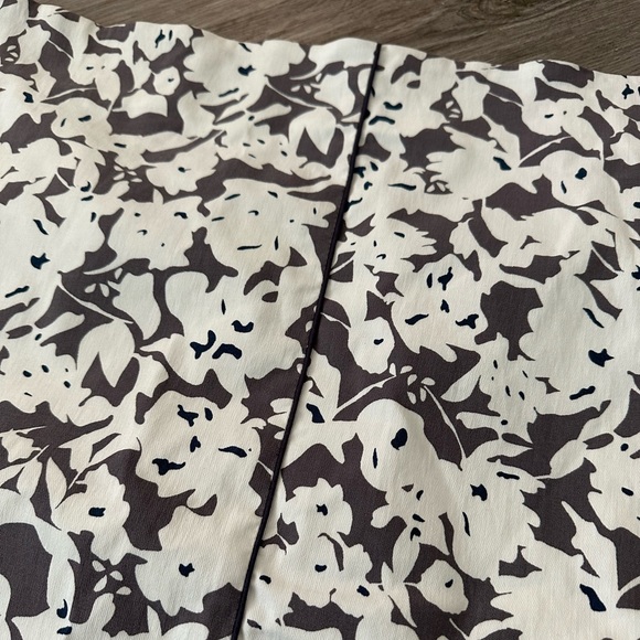 NWT Mini Floral Printed Skirt - Picture 2 of 6